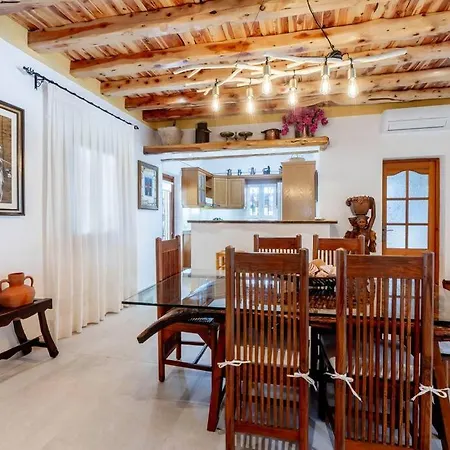Casa Con Piscina, Jardin Y Juegos Exteriores * Montecristo