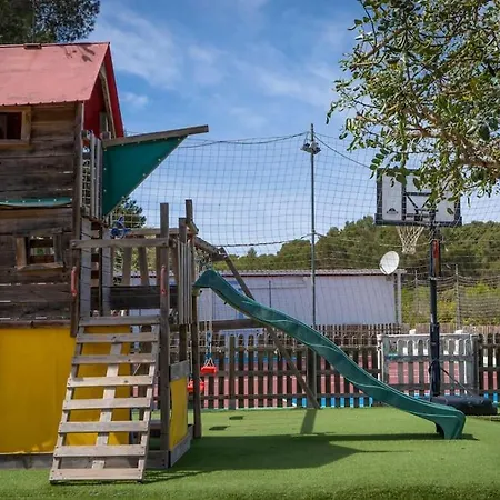 Casa Con Piscina, Jardin Y Juegos Exteriores Holiday home *