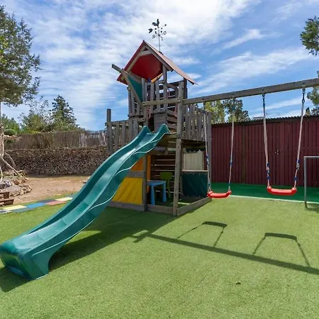 Holiday home Casa Con Piscina, Jardin Y Juegos Exteriores